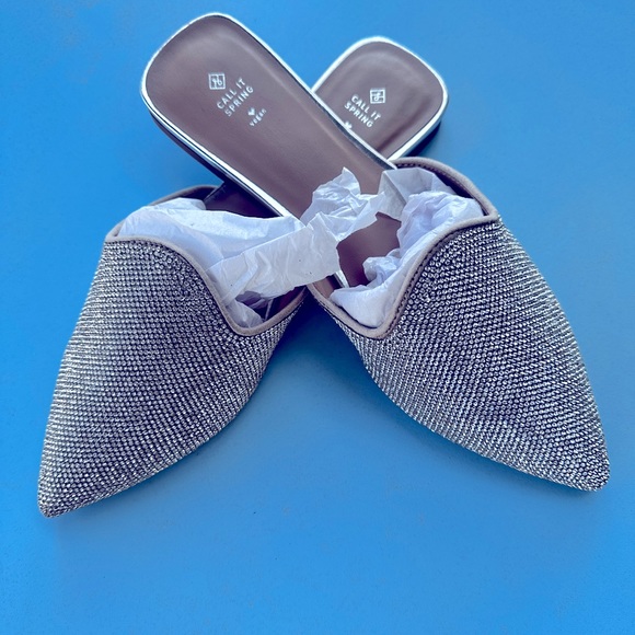 ❣️BN❣️ Call It Spring flats - Picture 2 of 3